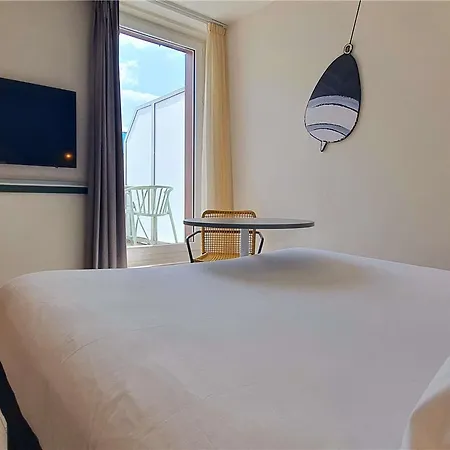 Hotel Ibis Styles Arcachon Mestras 3*