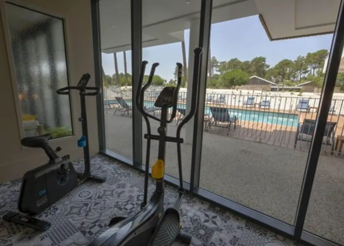 ホテル Ibis Styles Arcachon Mestras 3*