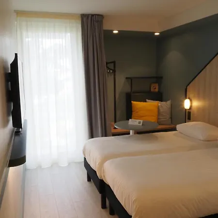 Ibis Styles Arcachon Mestras מלון