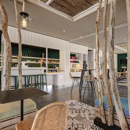 Ibis Styles Arcachon Mestras מלון