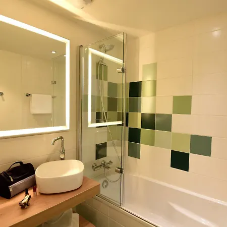 Ibis Styles Arcachon Mestras מלון