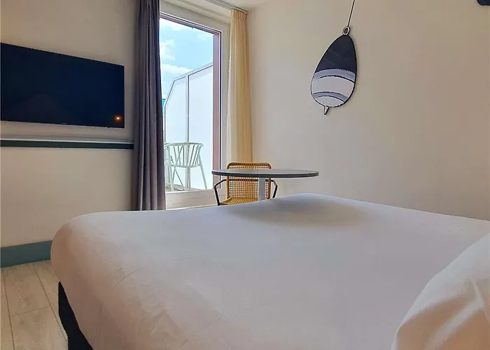 Hotel Ibis Styles Arcachon Mestras 3*